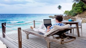 Fenomena Workcation, Bekerja Sambil Liburan Jadi Pilihan Baru