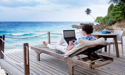 Fenomena Workcation, Bekerja Sambil Liburan Jadi Pilihan Baru