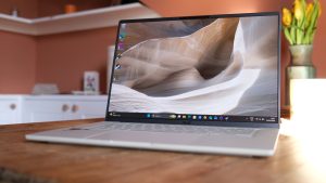 Asus Zenbook A16: Laptop Ceraluminum Berotak Snapdragon X2
