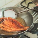 Cara Menggoreng Ikan Tanpa Meletup Pakai Tepung Terigu