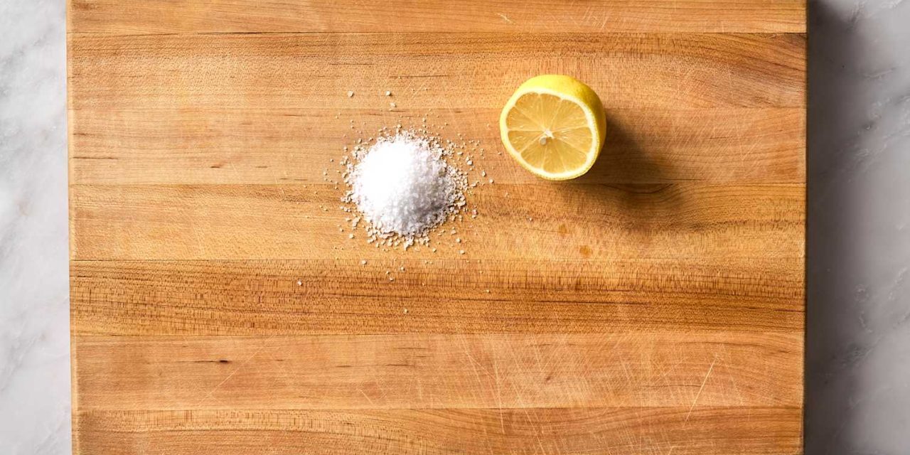 Cara Hilangkan Bau Amis Talenan Kayu Pakai Lemon Dan Garam