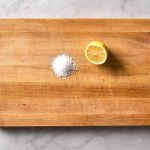 Cara Hilangkan Bau Amis Talenan Kayu Pakai Lemon Dan Garam