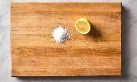 Cara Hilangkan Bau Amis Talenan Kayu Pakai Lemon Dan Garam