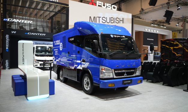 Mitsubishi Fuso Serahkan Truk Listrik eCanter Ke Kurir Nasional