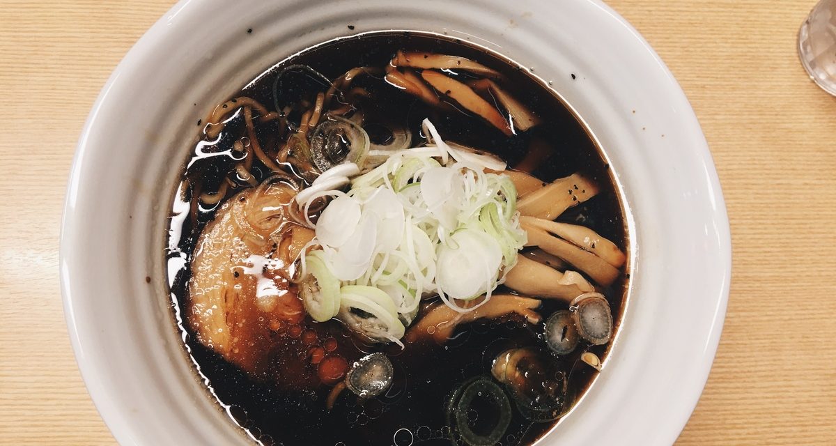 Ramen Cokelat Hitam Tokyo: Kaldu Ayam Gurih Dan Cokelat Pekat