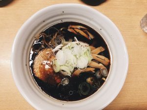 Ramen Cokelat Hitam Tokyo: Kaldu Ayam Gurih Dan Cokelat Pekat