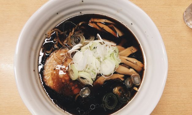 Ramen Cokelat Hitam Tokyo: Kaldu Ayam Gurih Dan Cokelat Pekat