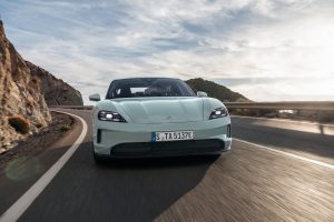 Porsche Taycan Facelift Bisa Isi Baterai 10-80% Dalam 16 Menit