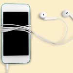 Trik Gulung Kabel Earphone Angka 8 Agar Tidak Mudah Kusut
