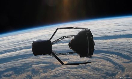 CNES Sukses Uji Satelit Berpanel Surya Yang Bisa Hancur Total