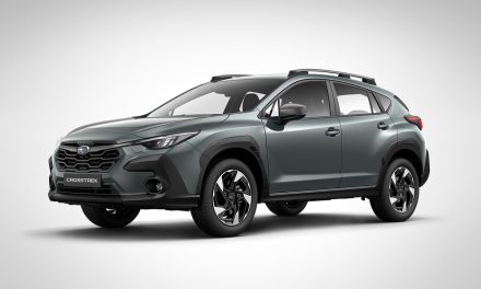 Subaru Crosstrek 2.0i-S: SUV AWD Dibekali Karpet All-Weather