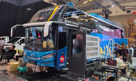 Hino Bus Pintu Samping: Luncurkan Sasis Bus Akses Ergonomis
