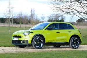 Abarth 600e Scorpionissima Siap Gebrak Pasar Crossover EV