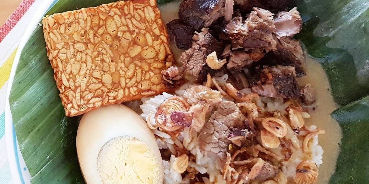 Nasi Gandul Khas Pati: Nasi Daging Berkuah Bumbu Kecap Kental
