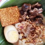 Nasi Gandul Khas Pati: Nasi Daging Berkuah Bumbu Kecap Kental